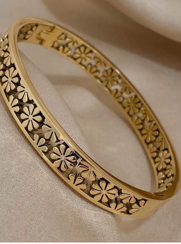Golden_Finish_Alloy_Floral_Design_Bracelet_For_Women_And_Girls