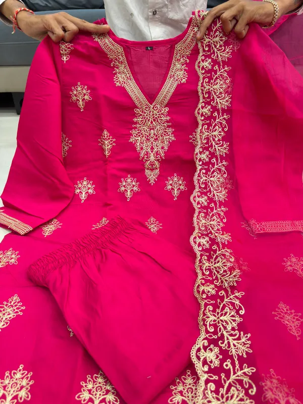 Rashmika_Mandanna_Rani_Pink_Premium_Embroidered_Kurti_Set