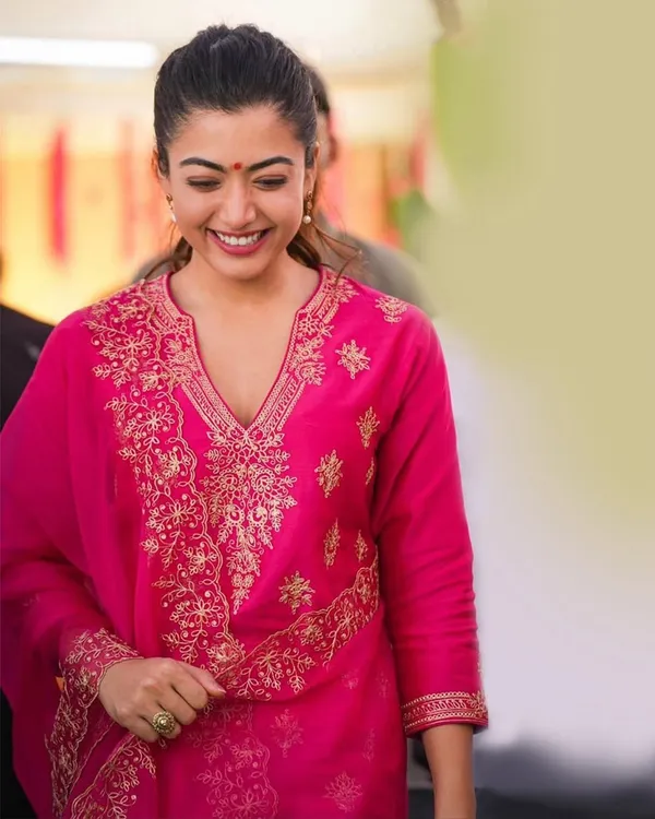 Rashmika_Mandanna_Rani_Pink_Premium_Embroidered_Kurti_Set