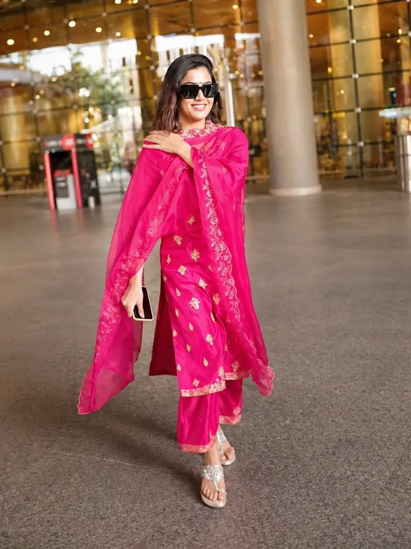 Rashmika_Mandanna_Rani_Pink_Premium_Embroidered_Kurti_Set