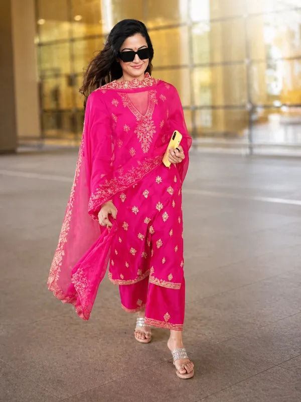 Rashmika_Mandanna_Rani_Pink_Premium_Embroidered_Kurti_Set