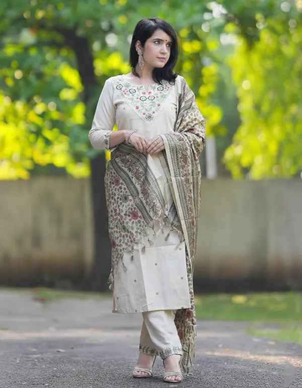 Aqua_Blue_And_Off_White_Cotton_Flex_Floral_Printed_Kurta_Set_Pack_Of_2_For_Women