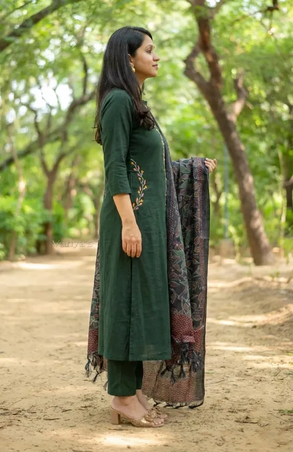 Green_And_Off_White_Cotton_Flex_Floral_Printed_Kurta_Set_Pack_Of_2_For_Women