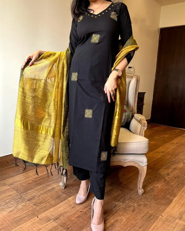 Black_Cotton_Kurta_Pant_Set_With_Printed_Dupatta_For_Women