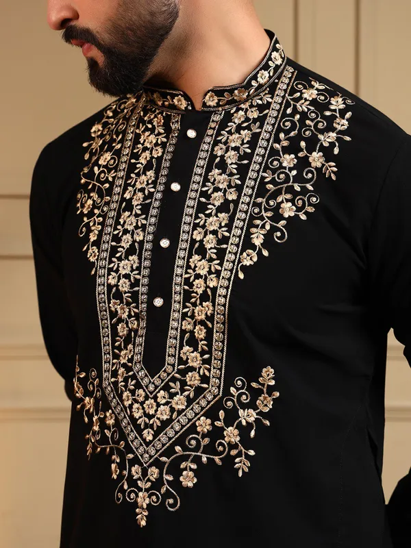 Black_Cotton_Straight_Embroidered_Kurta_For_Men