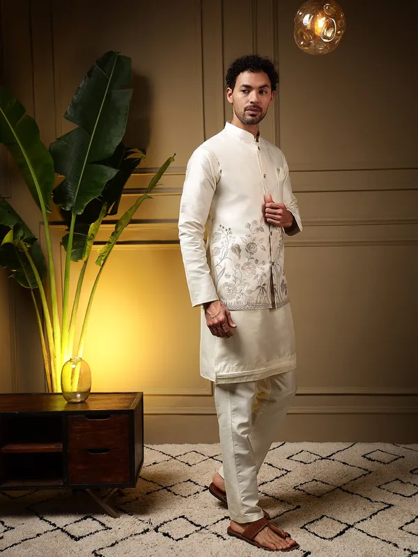 Ivory_Viscose_Silk_Straight_Embroidered_Kurta_Set_For_Men