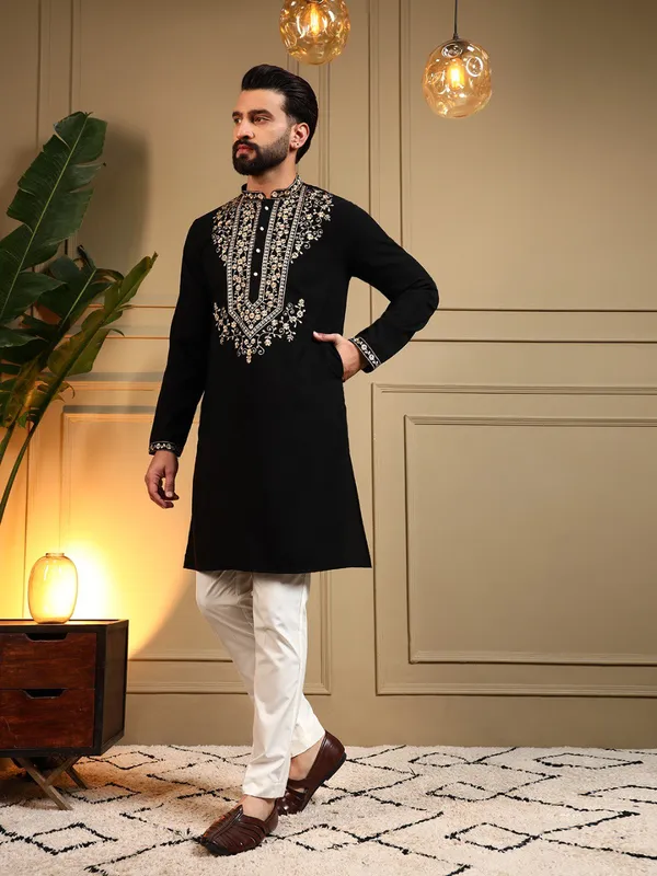 Black_Cotton_Straight_Embroidered_Kurta_For_Men