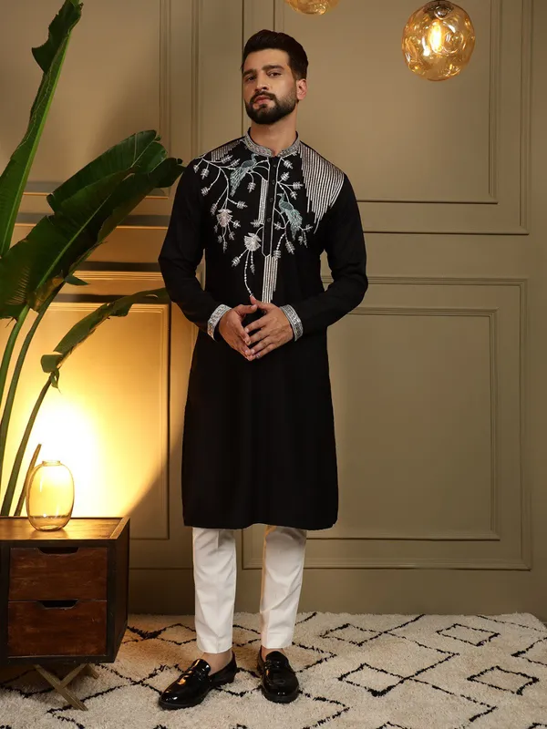 Black_Cotton_Straight_Embroidered_Kurta_For_Men