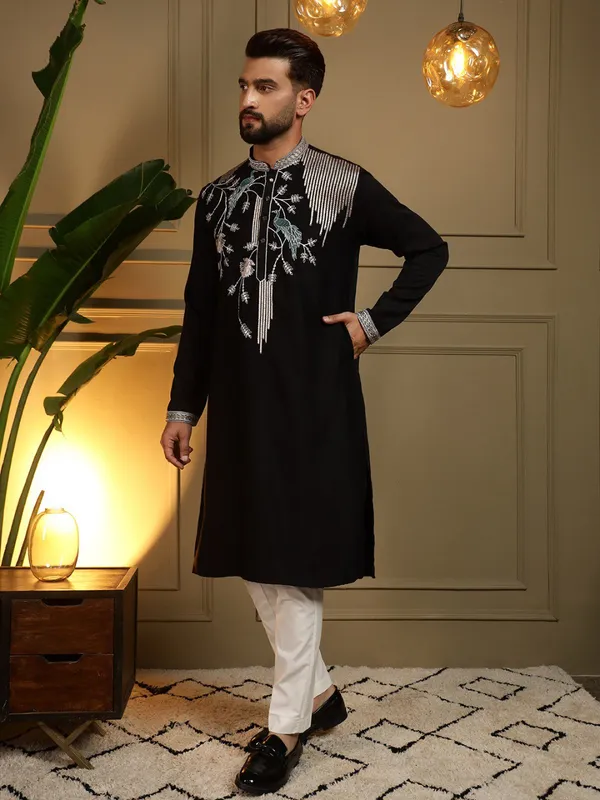 Black_Cotton_Straight_Embroidered_Kurta_For_Men