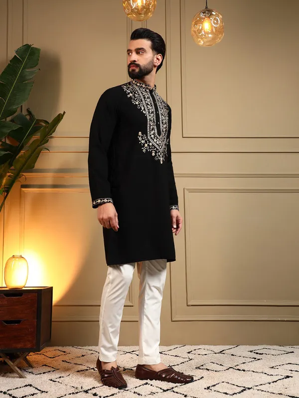 Black_Cotton_Straight_Embroidered_Kurta_For_Men
