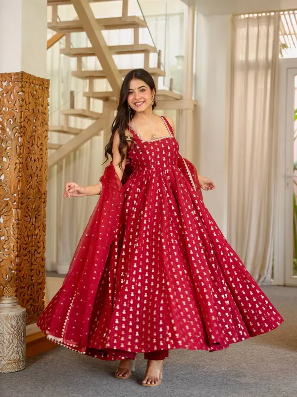 Launching_New_Party_Wear_Look_Pur_Chinon_Anarkali_Gown,Dupatta_&_Bottom_Set👗