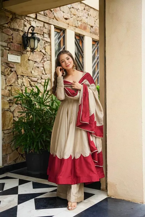 Launching_New_Party_Wear_Look_Pur_Roman_Silk_Anarkali_Gown_Dupatta_&_Plazzo_Set👗