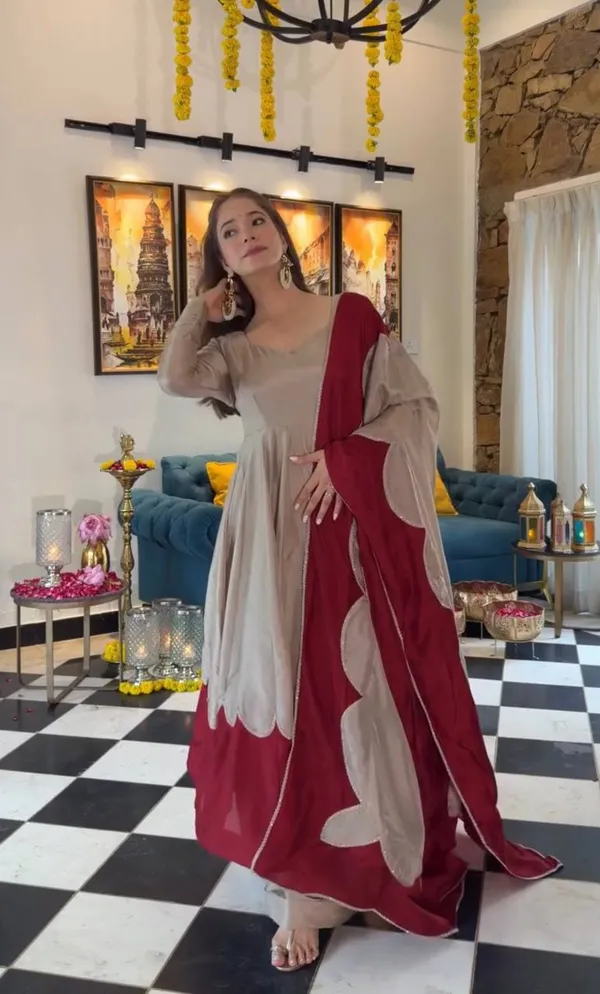 Launching_New_Party_Wear_Look_Pur_Roman_Silk_Anarkali_Gown_Dupatta_&_Plazzo_Set👗