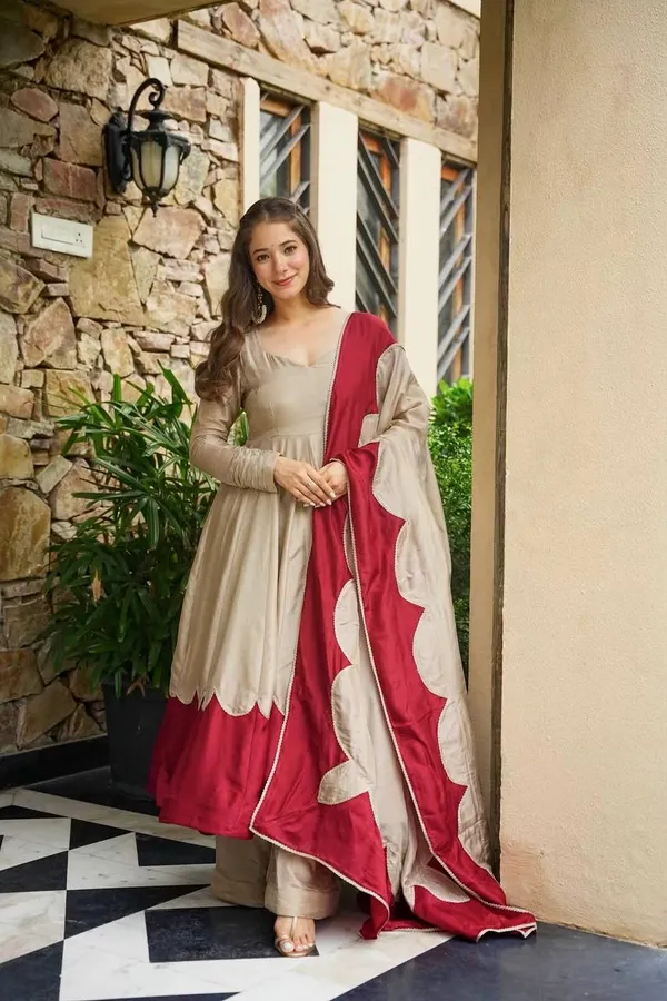 Launching_New_Party_Wear_Look_Pur_Roman_Silk_Anarkali_Gown_Dupatta_&_Plazzo_Set👗