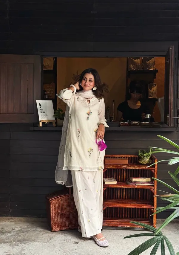 Launching_New_designer_Party_Wear_Look_Pur_Mul_Chandheri_Top_&_Farshi_Palazzo_With_Dupatta_set