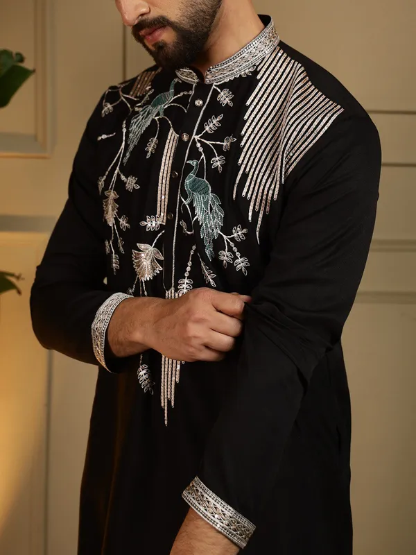 Black_Cotton_Straight_Embroidered_Kurta_For_Men