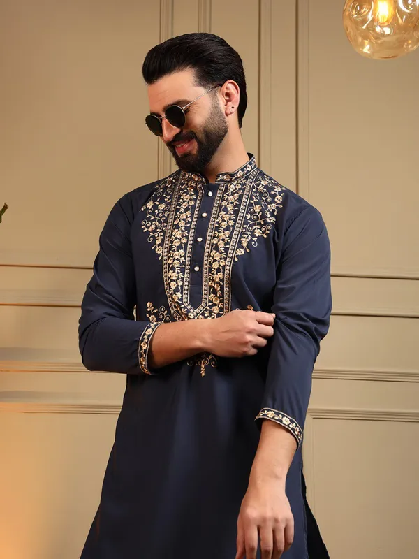 Navy_Blue_Cotton_Straight_Embroidered_Kurta_For_Men
