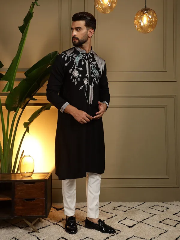 Black_Cotton_Straight_Embroidered_Kurta_For_Men