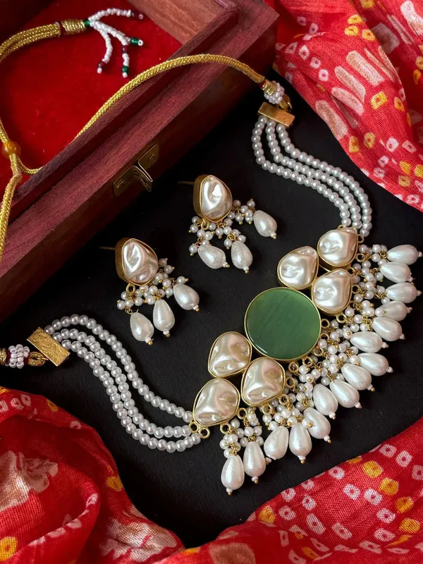 Sea_Shell_With_Big_Round_Monalisa_Stone_Choker_With_Earring_Set_For_Women_&_Girls