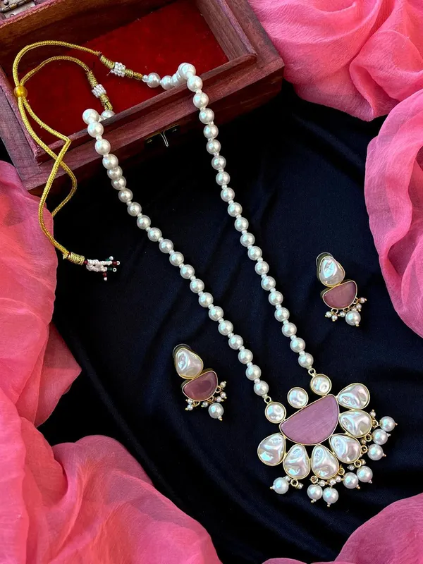 Monalisa_Stone_With_Shell_Pearl_Pendant_Necklace_With_Earring_Set_For_Women_&_Girls