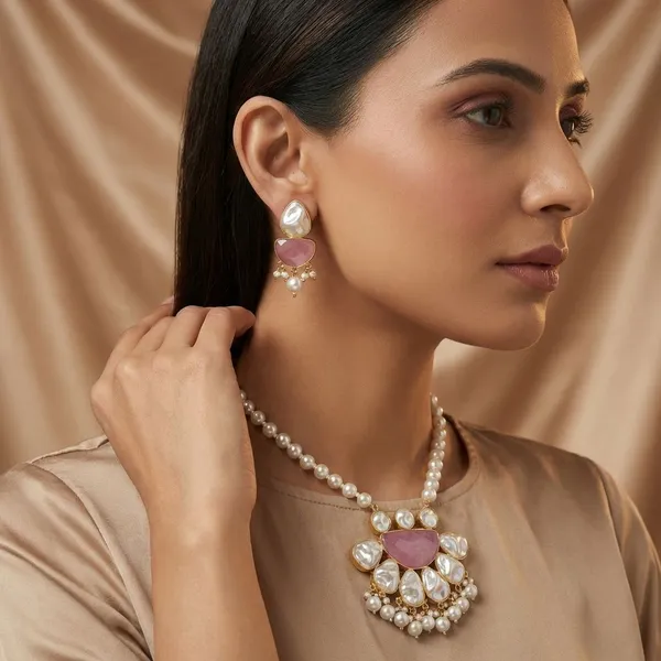 Monalisa_Stone_With_Shell_Pearl_Pendant_Necklace_With_Earring_Set_For_Women_&_Girls