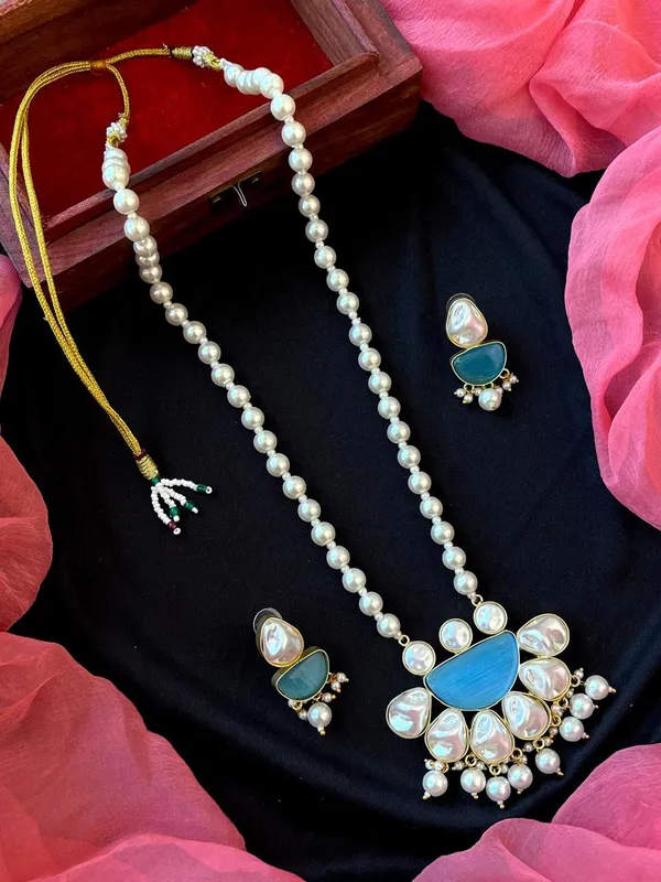 Monalisa_Stone_With_Shell_Pearl_Pendant_Necklace_With_Earring_Set_For_Women_&_Girls