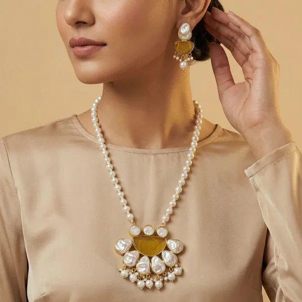 Monalisa_Stone_With_Shell_Pearl_Pendant_Necklace_With_Earring_Set_For_Women_&_Girls