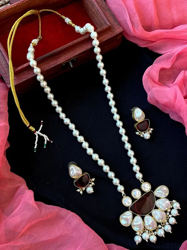 Monalisa_Stone_With_Shell_Pearl_Pendant_Necklace_With_Earring_Set_For_Women_&_Girls