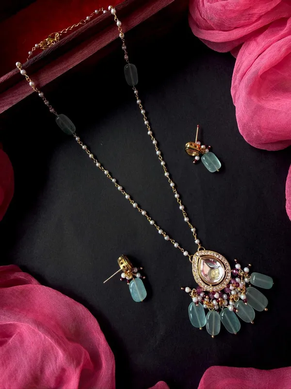Kundan-Beaded-Pendant-Chain-Necklace-With-Earring-Set