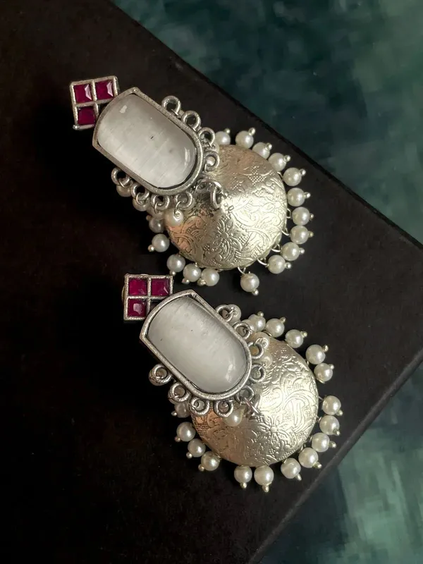 Oxidized-Flat-Jhumka-With-Monalisa-Stone-Top-Earring