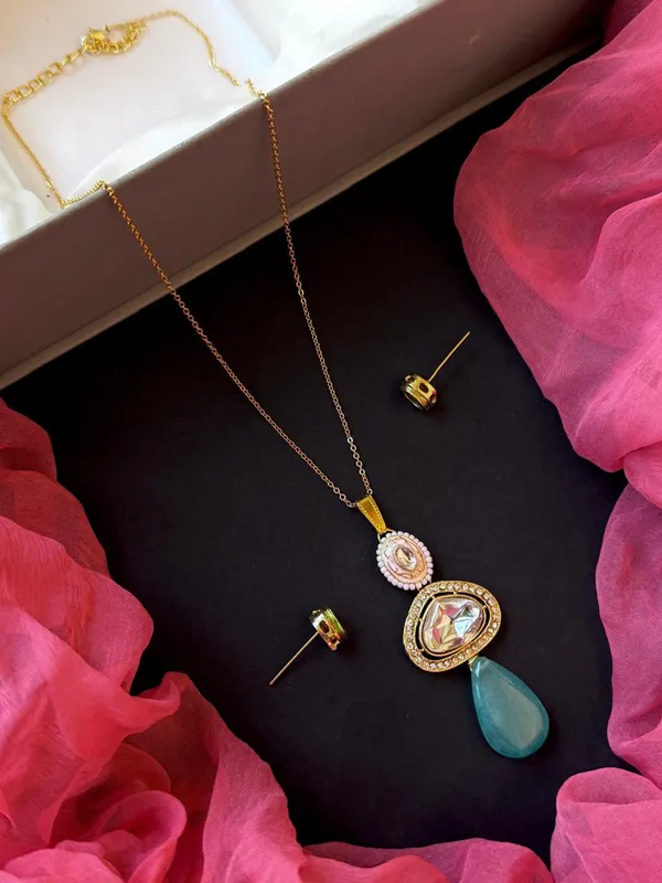 Kundan_With_Stone_Pendant_Chain_Necklace_And_Kundan_Earring_Set_For_Women_&_Girls