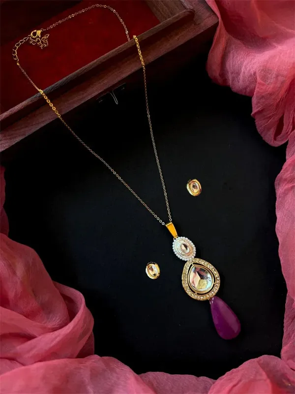 Kundan_With_Stone_Pendant_Chain_Necklace_And_Kundan_Earring_Set_For_Women_&_Girls
