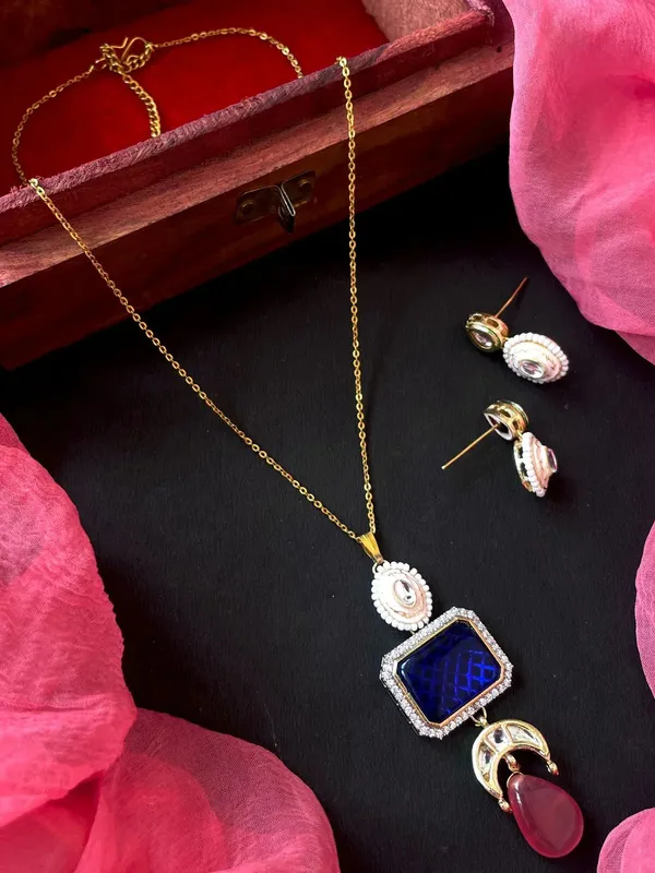 Ad_With_Monalisa_Stone_Kundan_Meenakari_Pendant_With_Earring_Set_For_Women_&_Girls