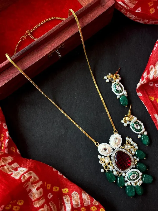 Monalisa_Jade_Stone_With_Kundan_Meenakari_Pendant_Chain_Necklace_With_Earring_Set_For_Women_&_Girls