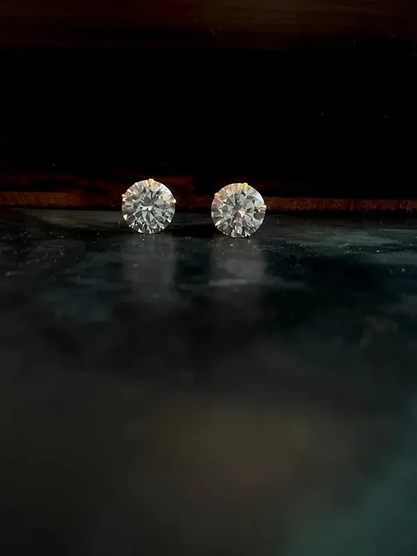 Multicolor_And_Solitaire_8_mm_Stud_Earring_For_Women