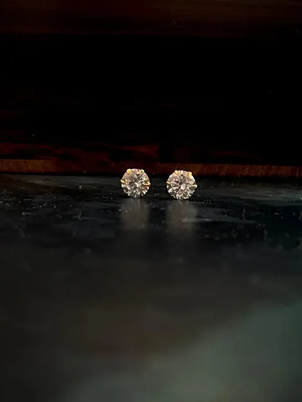White_And_Solitaire_Stud_6_mm_Earring_For_Women