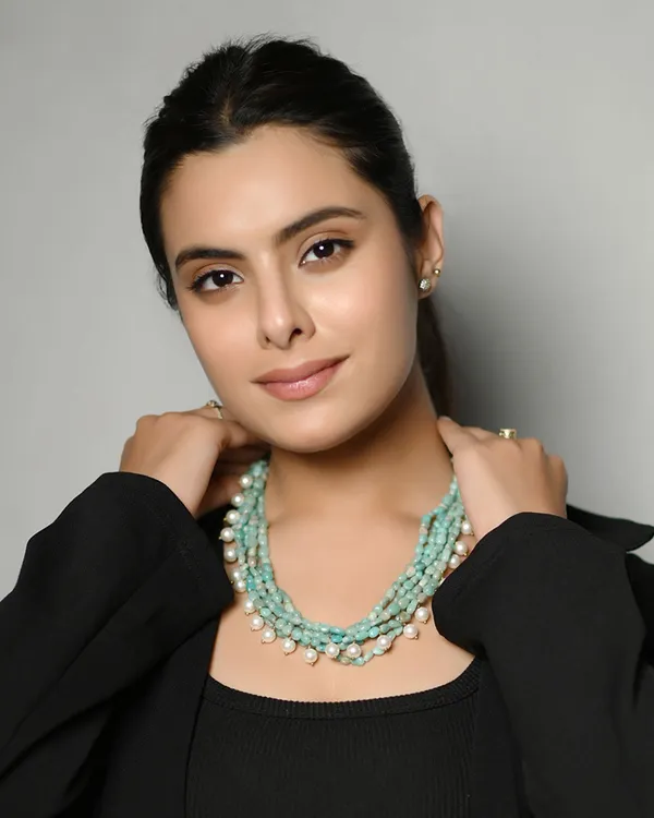 Green_And_White_Eternal_Bloom_Collar_Necklace_With_Jade_Stones_And_Shell_Pearls