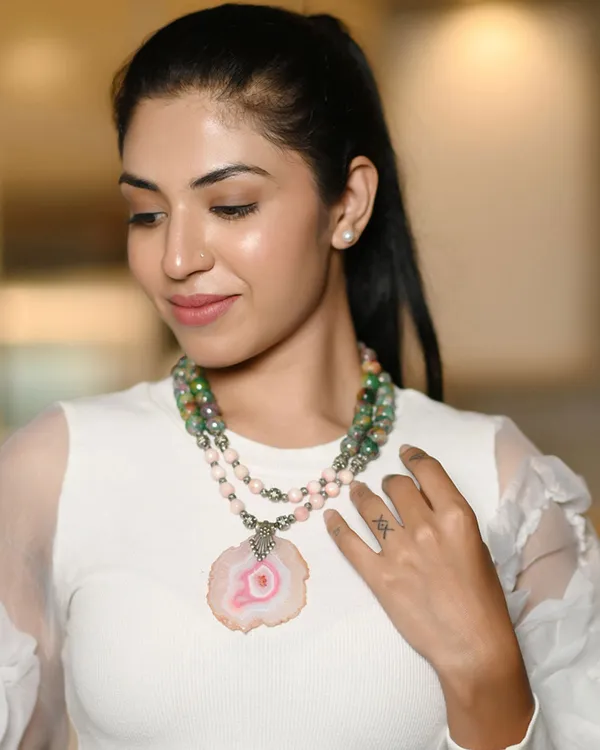 Green_And_Pink_Timeless_Noir_Opera_Necklace_Agate_Stones_And_Agate_Slice_Pendant