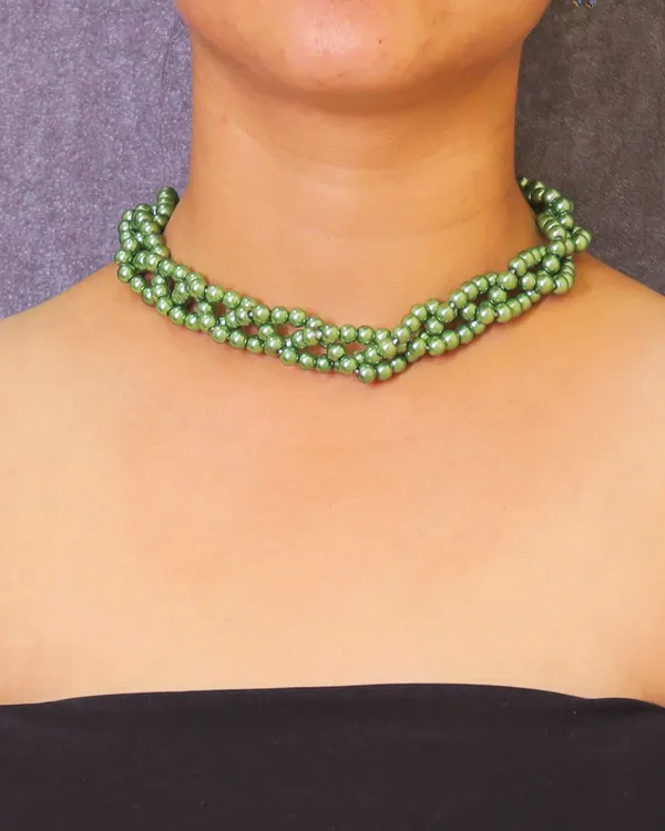 Green_Radiant_Thread_Choker_Green_Necklace_Cum_Hairband_With_Shell_Pearls