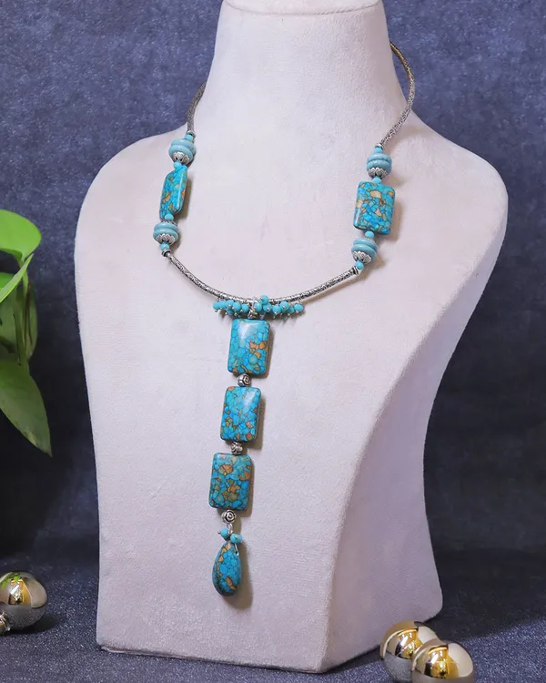 Turquoise_Ocean_Whisper_Necklace_With_Howlite_Turquoise_Stones