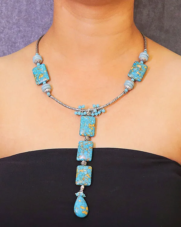 Turquoise_Ocean_Whisper_Necklace_With_Howlite_Turquoise_Stones