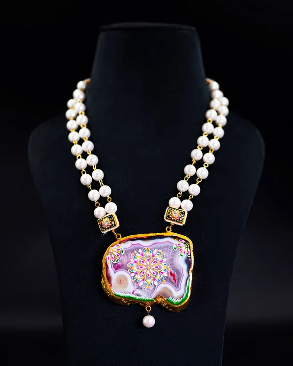 White_Golden_Links_Opera_Necklace_With_Shell_Pearls_And_Hand_Painted_Agate_Slice_Pendant