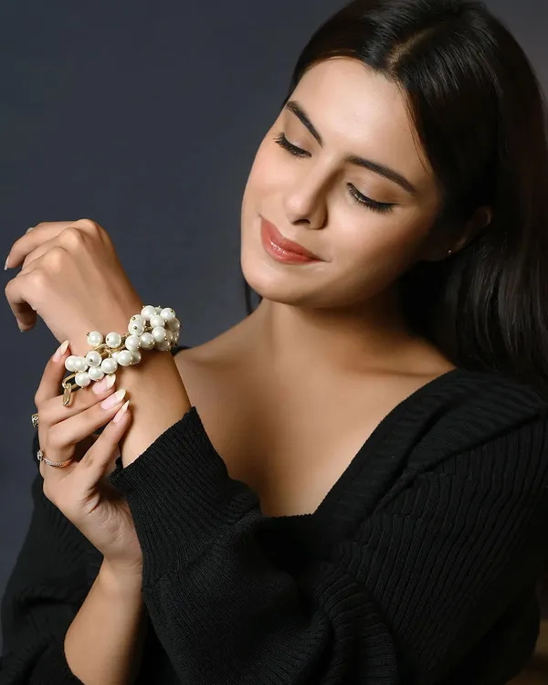 White_Mystic_Flow_Shell_Pearls_And_Anti_Tarnish_Chain_Necklace
