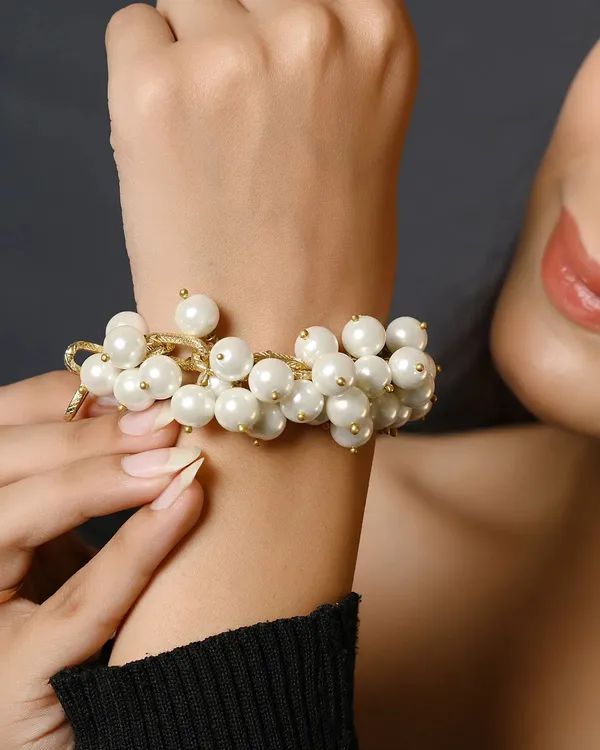 White_Mystic_Flow_Shell_Pearls_And_Anti_Tarnish_Chain_Necklace