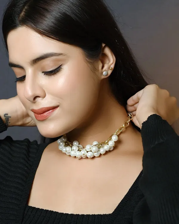 White_Mystic_Flow_Shell_Pearls_And_Anti_Tarnish_Chain_Necklace