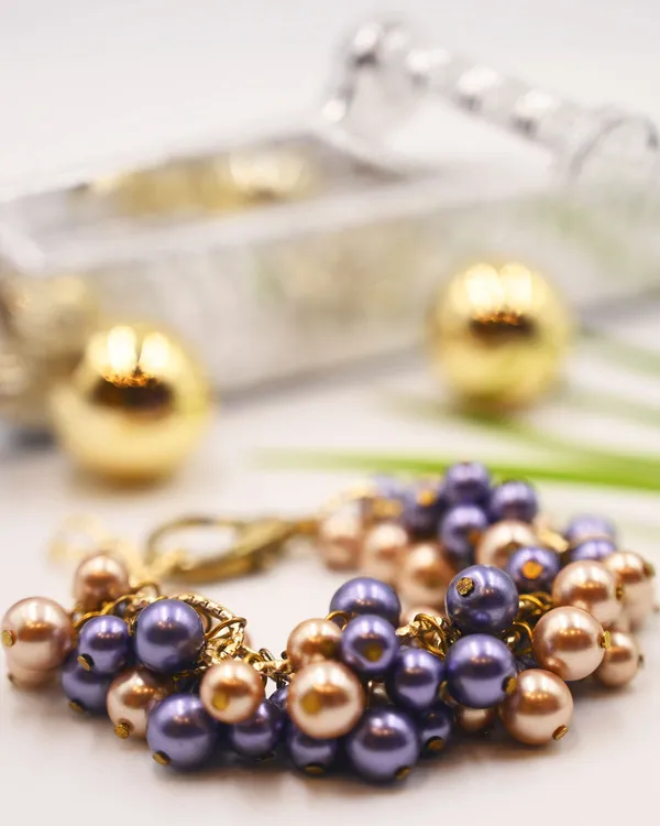 Purple_And_Gold_Lustrous_Tides_Shell_Pearls_Bracelet