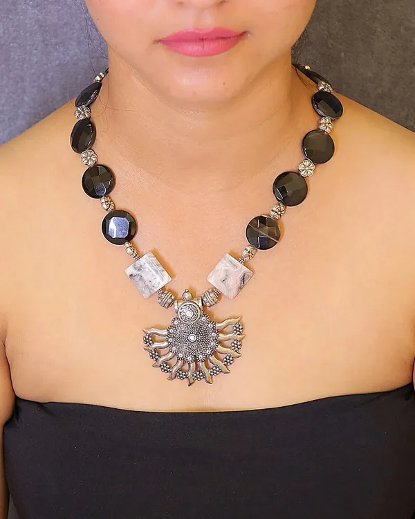 Black_And_White_Gypsy_Soul_Onyx_Stones_Necklace