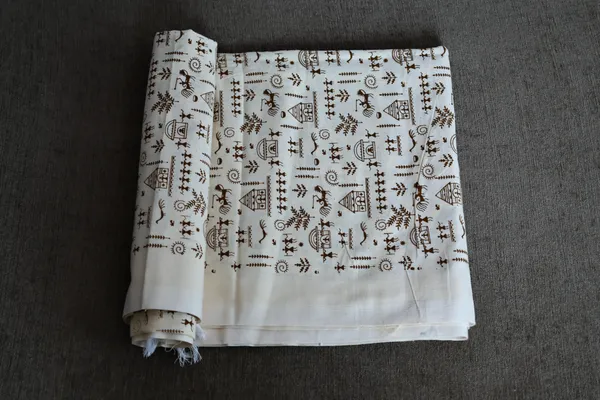 Bhagalpuri_chaddar_with_Warli_art