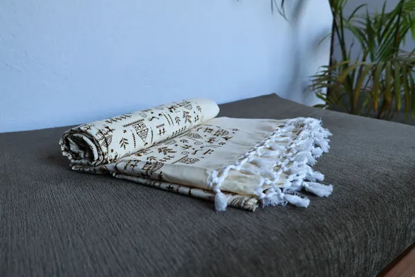 Bhagalpuri_chaddar_with_Warli_art