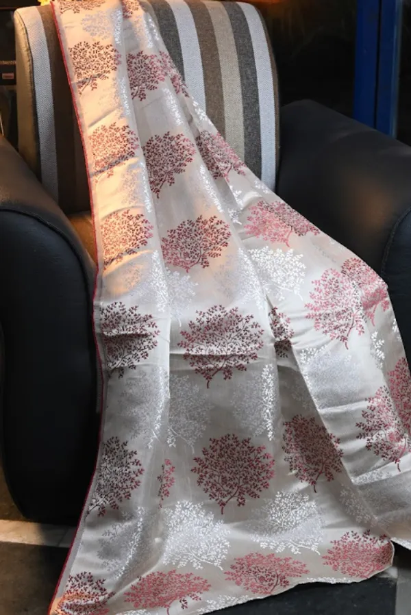 White_Polyster_Curtain_For_Home_And_Decor
